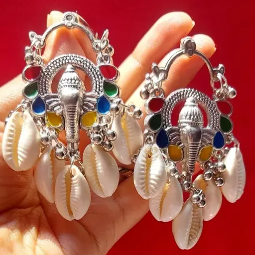 ganesha earring with shell to attract positive vibe